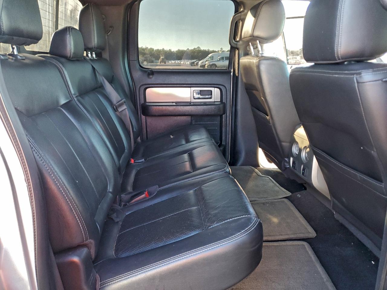 Ford F-150 Supercrew Image 6