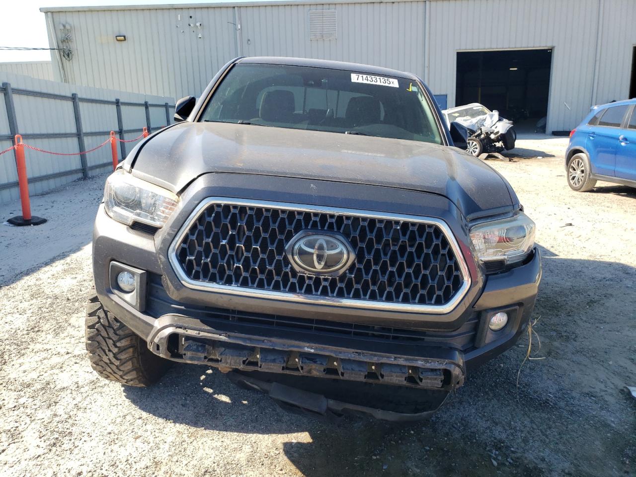 Toyota Tacoma Double Cab Image 4