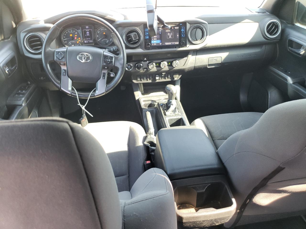 Toyota Tacoma Double Cab Image 3