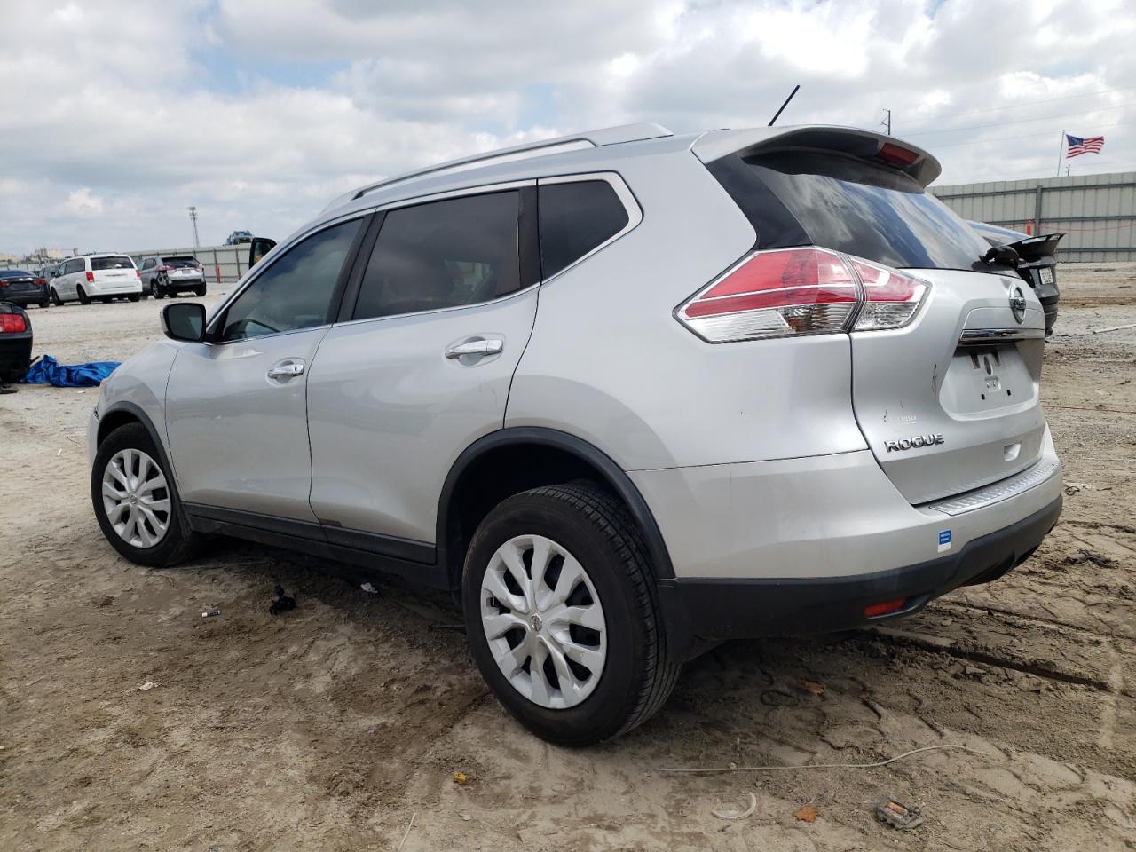 Nissan Rogue S Image 3