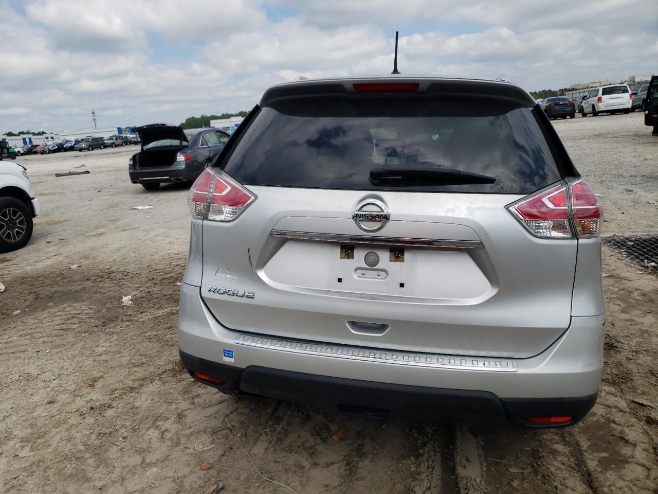 Nissan Rogue S Image 5