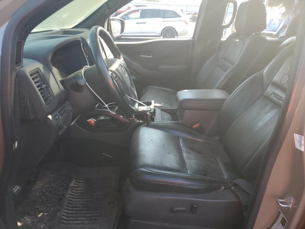 Nissan Frontier S Image 7