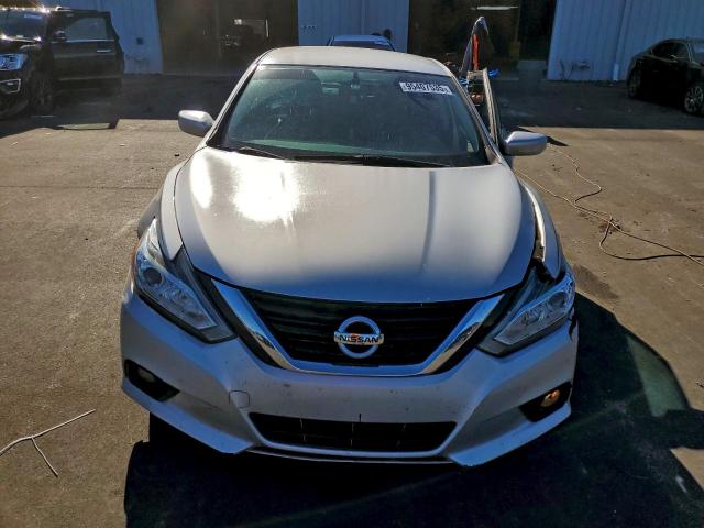 Nissan Altima 2.5 Image 3