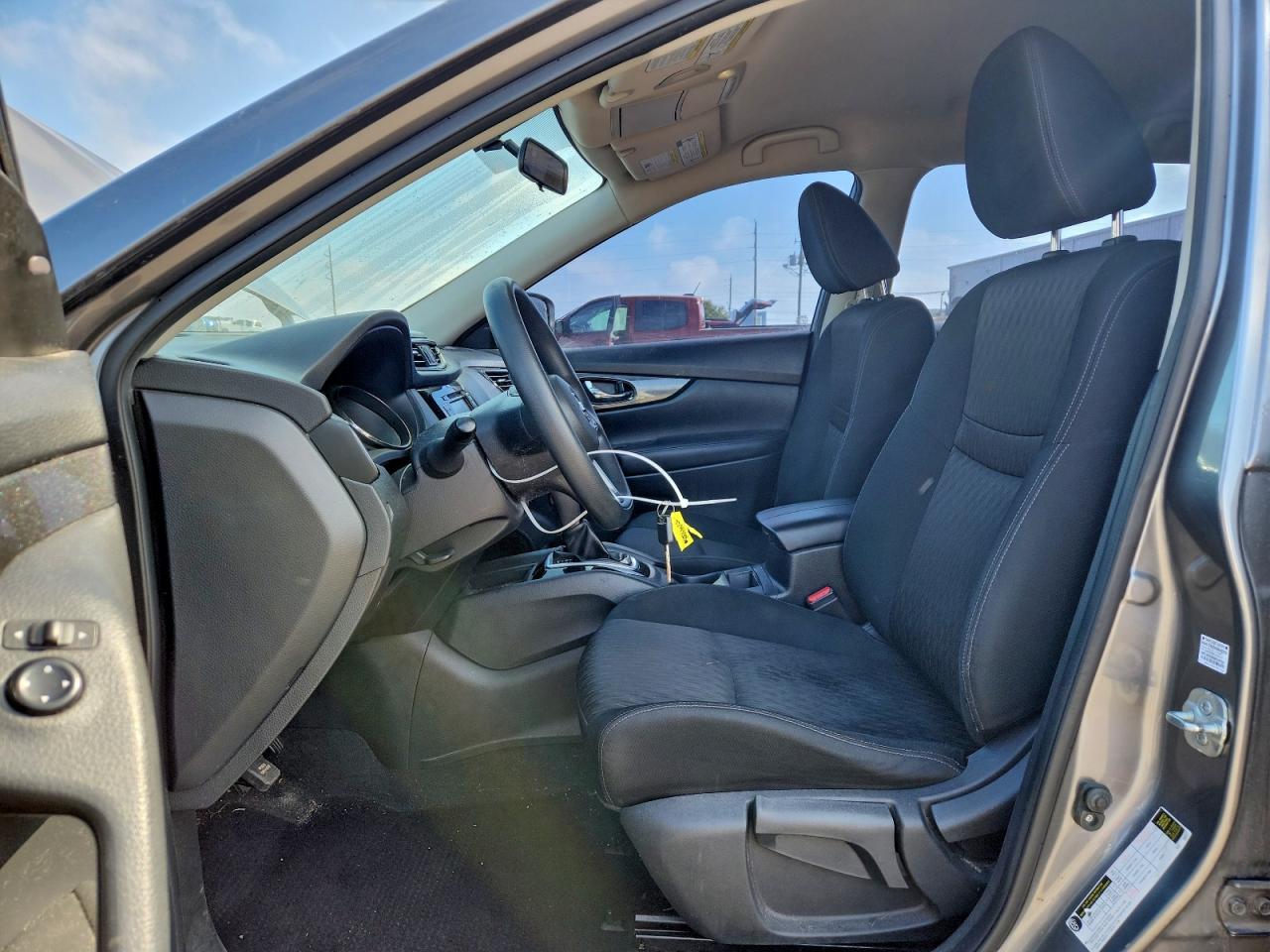 Nissan Rogue S Image 7