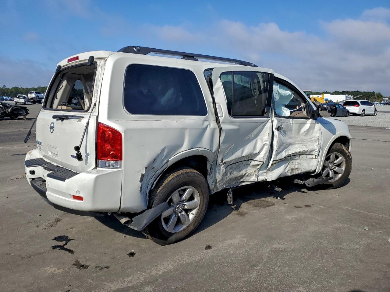 Nissan Armada Sv Image 3