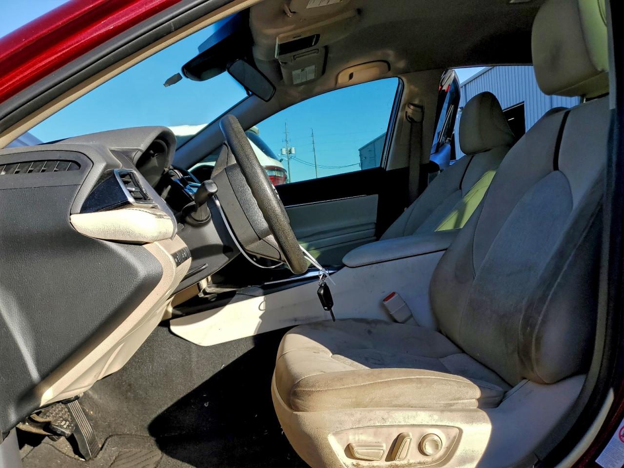 Toyota Camry L Image 3