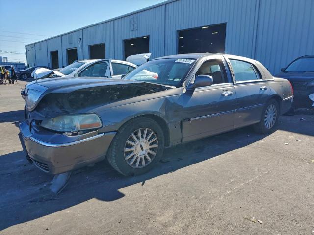  Salvage Lincoln Towncar