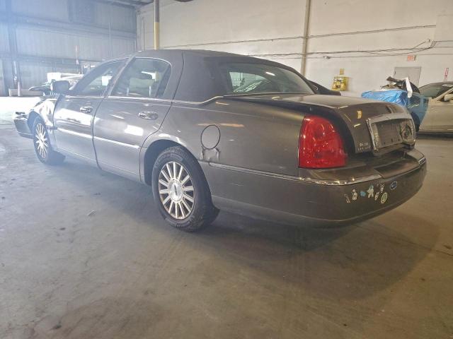 Lincoln Towncar Executive Image 2