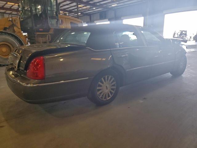 Lincoln Towncar Executive Image 3