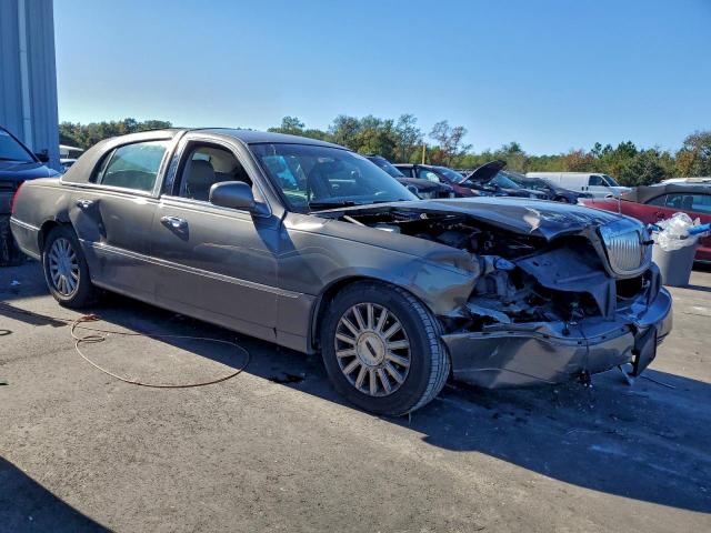 Lincoln Towncar Executive Image 4