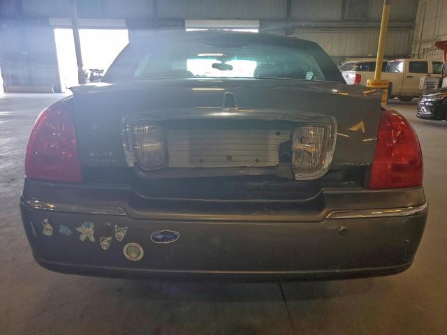 Lincoln Towncar Executive Image 6