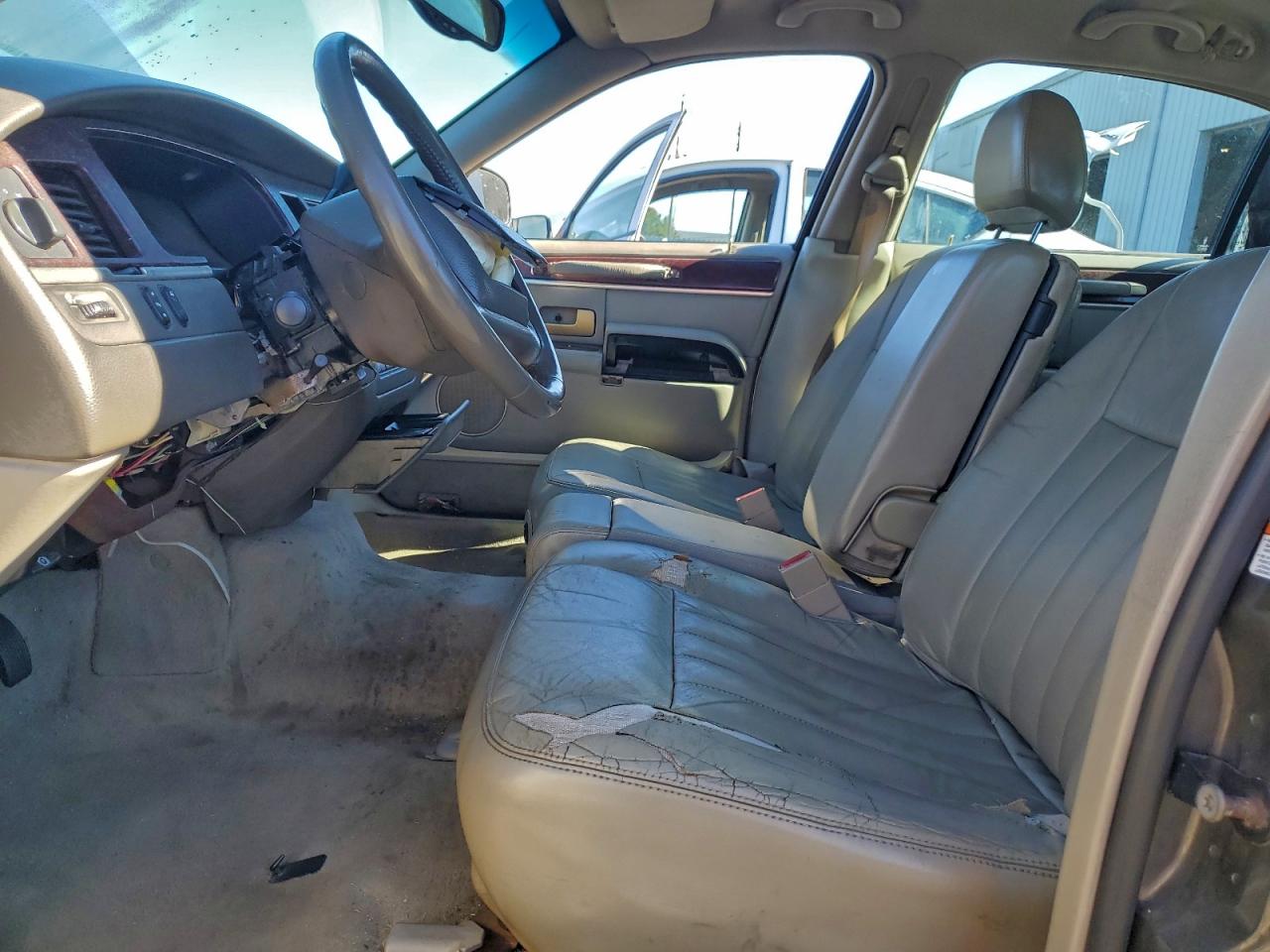 Lincoln Towncar Executive Image 11