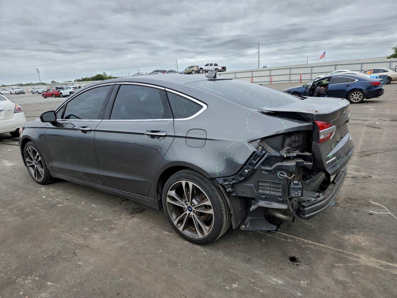 Ford Fusion Titanium Image 4