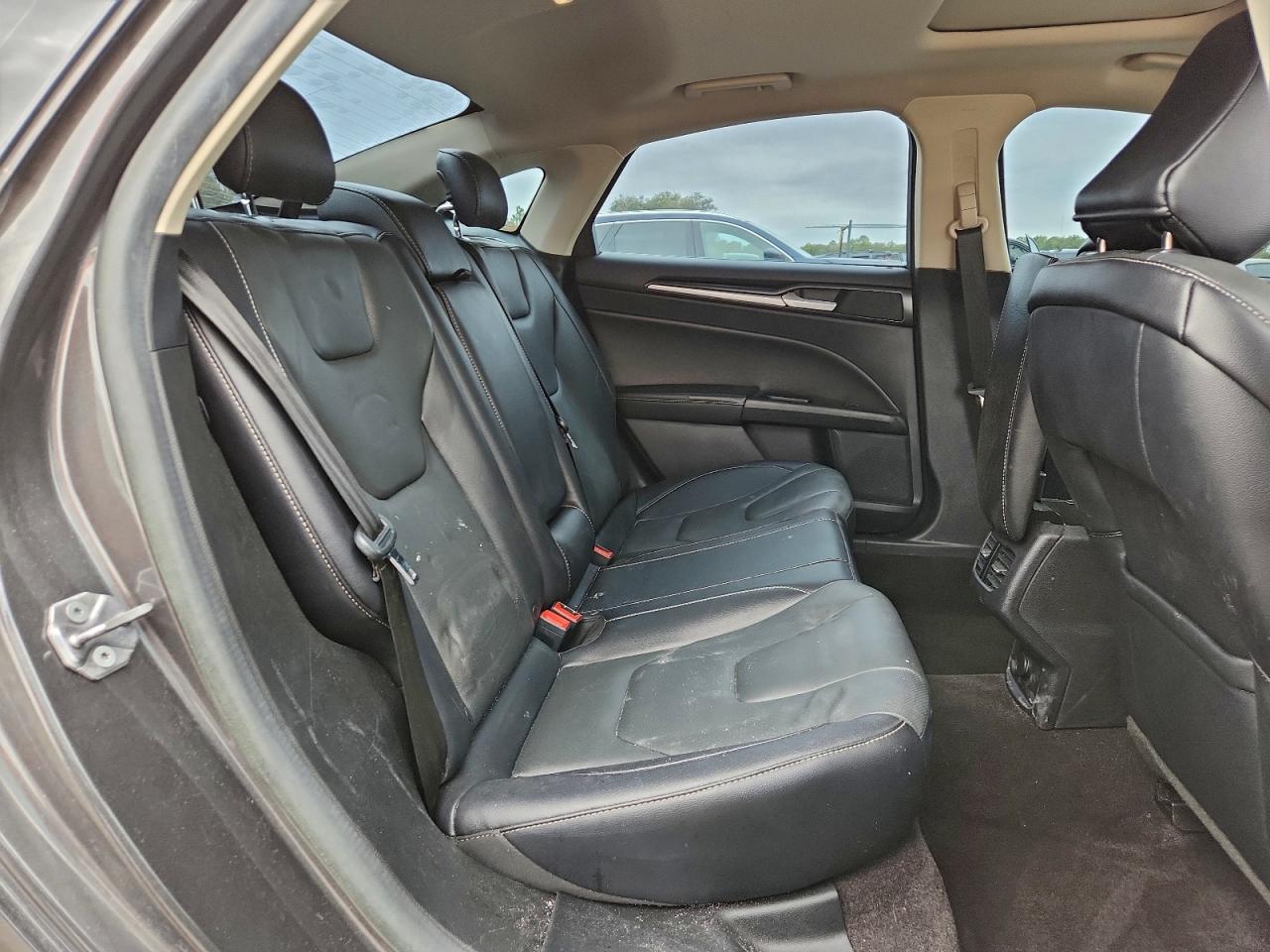 Ford Fusion Titanium Image 9