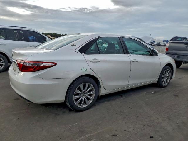 Toyota Camry Le Image 5