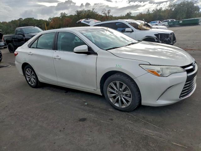 Toyota Camry Le Image 6