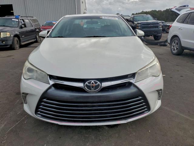 Toyota Camry Le Image 10