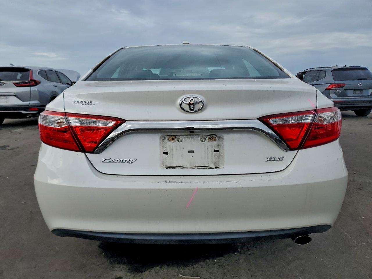 Toyota Camry Le Image 3