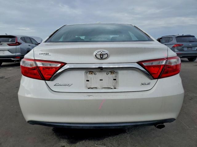 Toyota Camry Le Image 3
