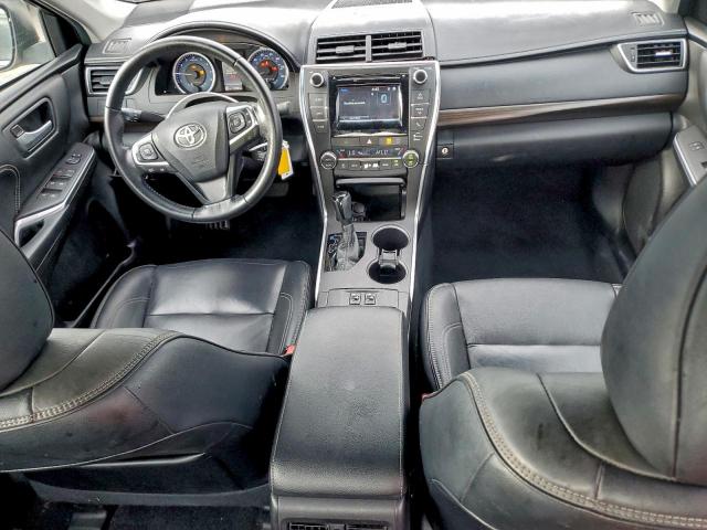 Toyota Camry Le Image 8