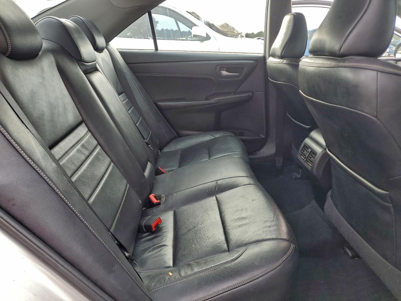 Toyota Camry Le Image 11