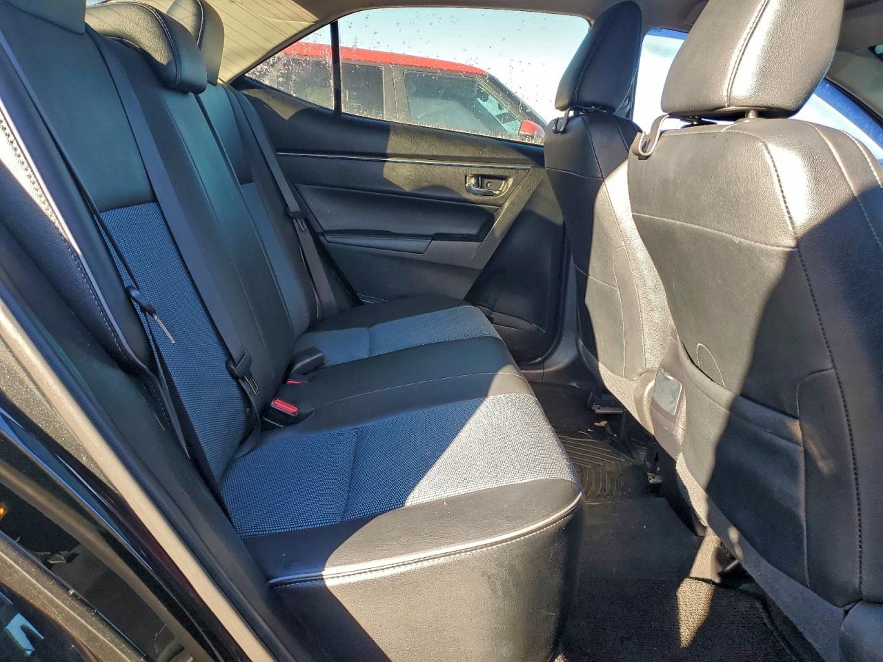 Toyota Corolla L Image 9