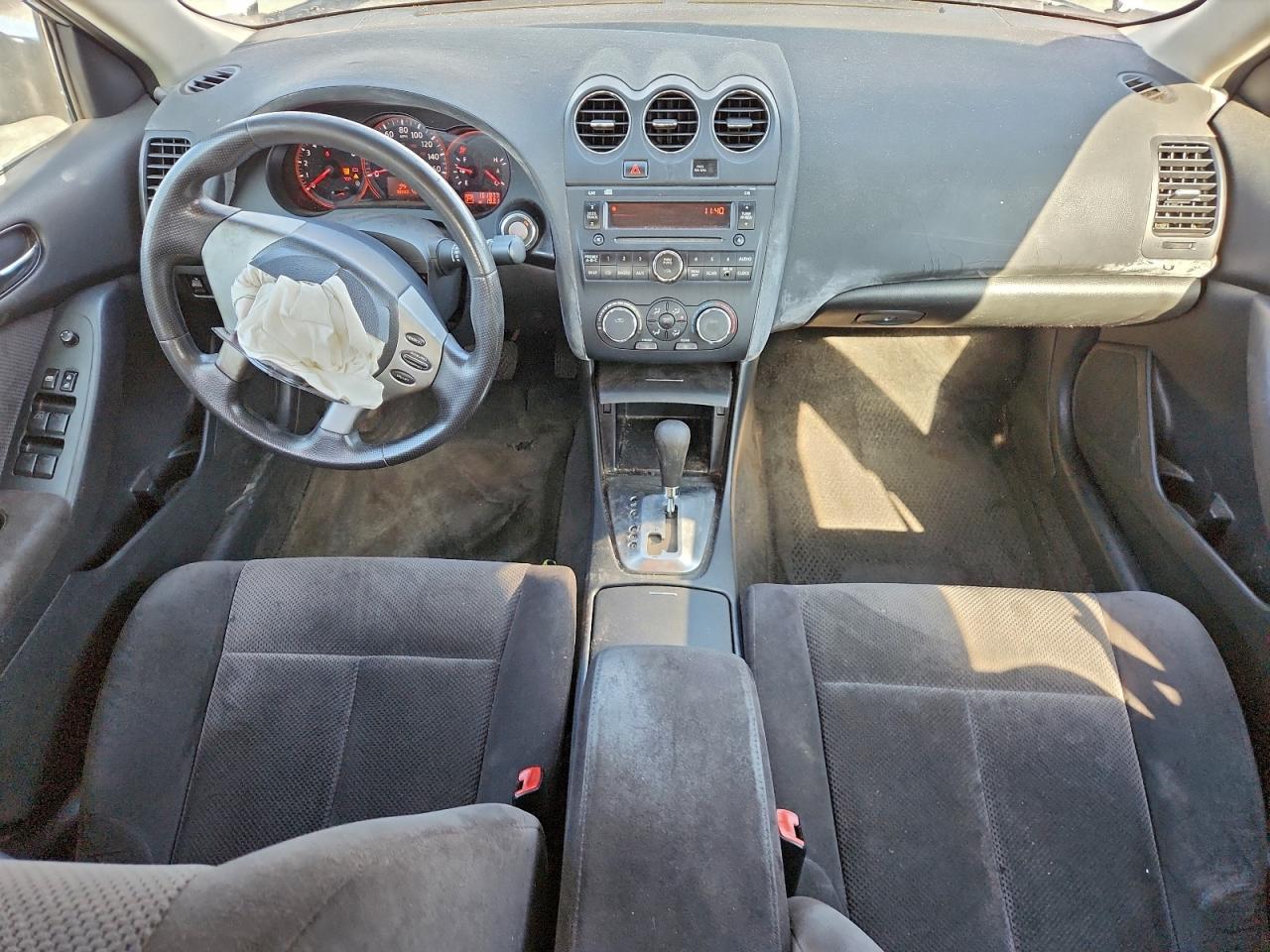 Nissan Altima 2.5 Image 8