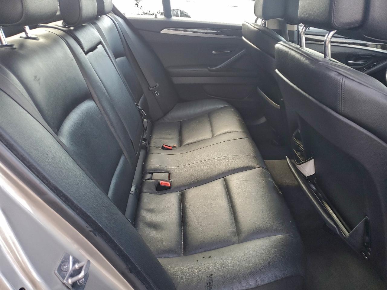 BMW 5 Series Xi Image 9