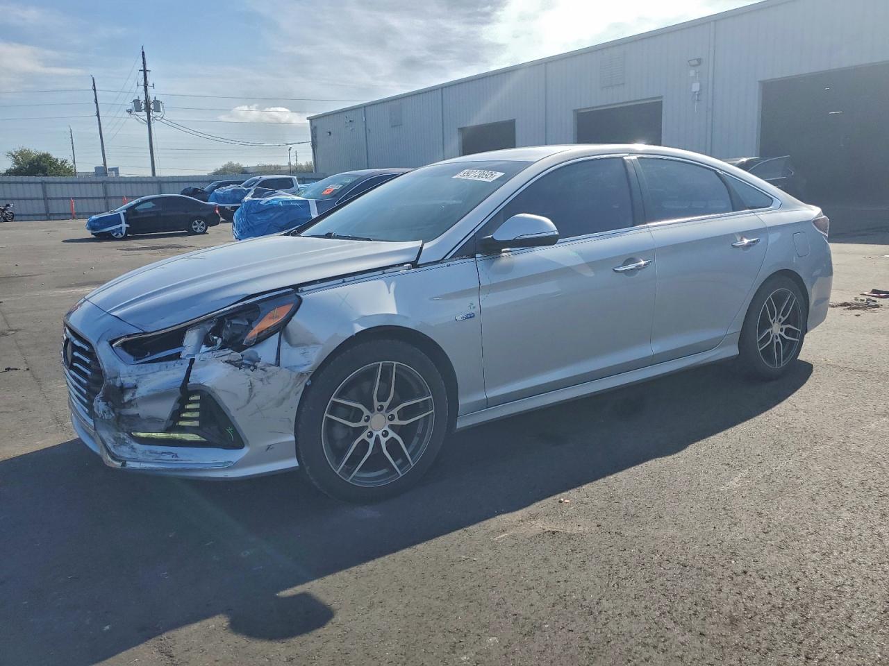 Hyundai SONATA Hybrid Image 1