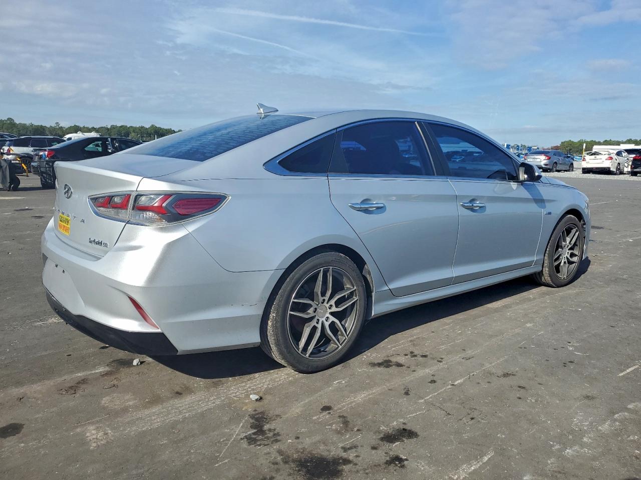 Hyundai SONATA Hybrid Image 2