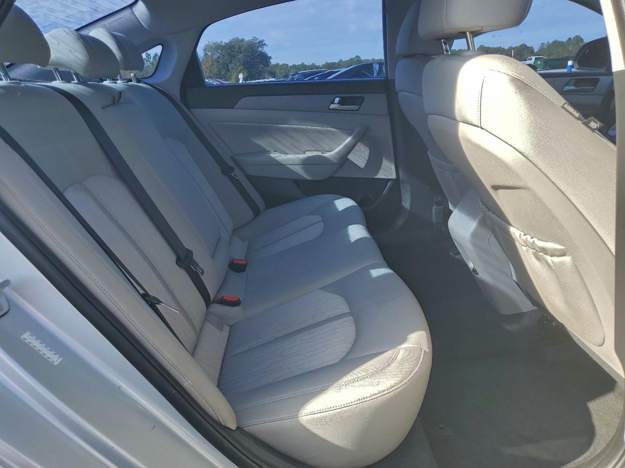 Hyundai SONATA Hybrid Image 11