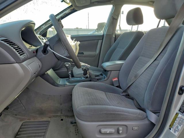 Toyota Camry Le Image 3