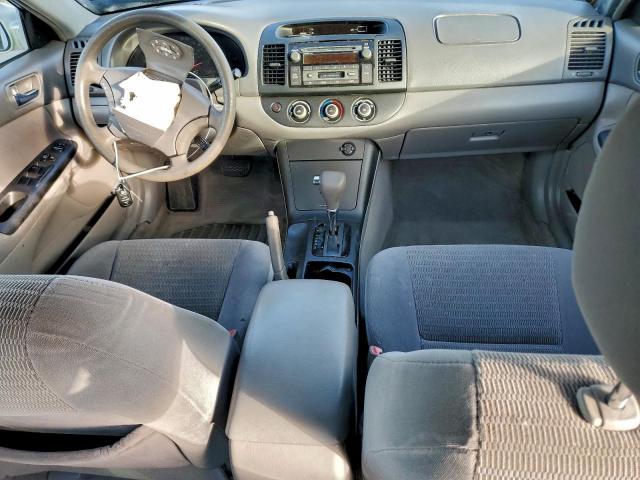 Toyota Camry Le Image 7