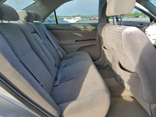 Toyota Camry Le Image 5