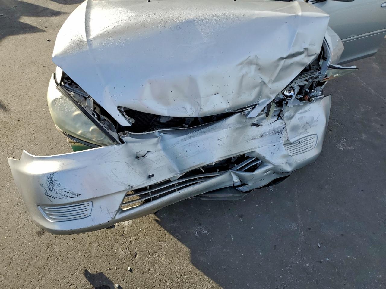 Toyota Camry Le Image 12