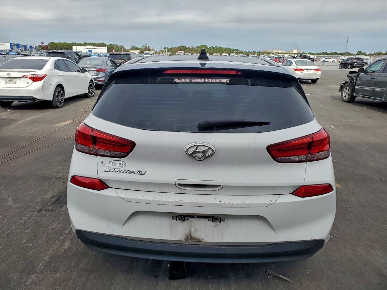 Hyundai ELANTRA Image 9