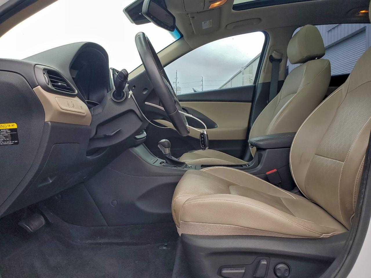 Hyundai ELANTRA Image 4