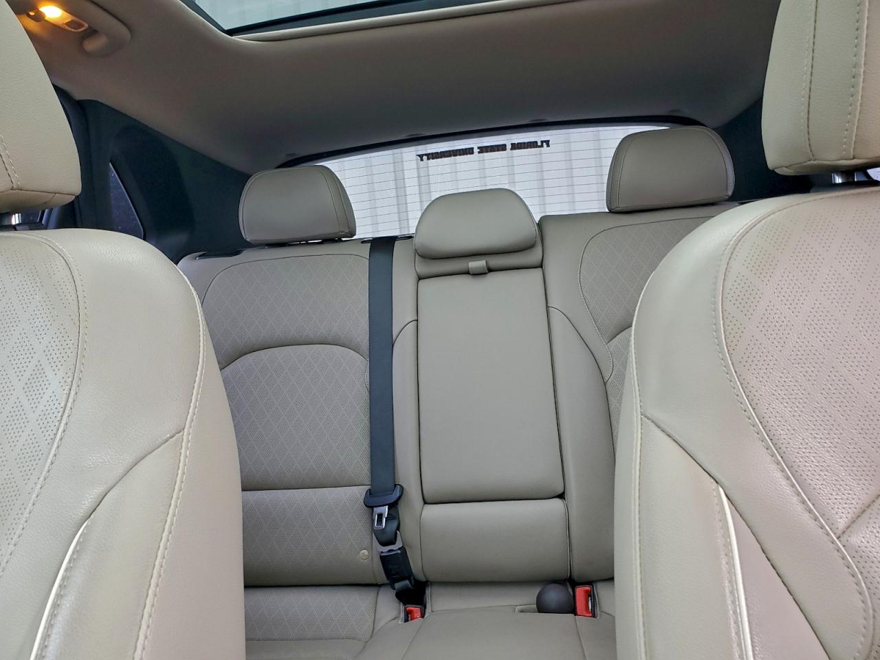 Hyundai ELANTRA Image 12