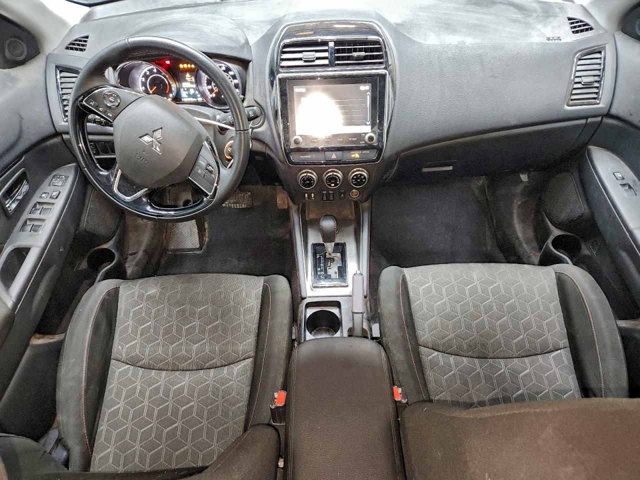 Mitsubishi Outlander S Image 9