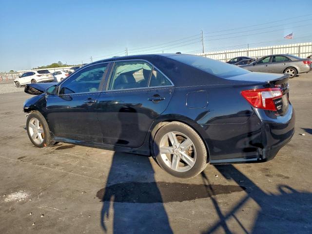 Toyota Camry Base Image 3