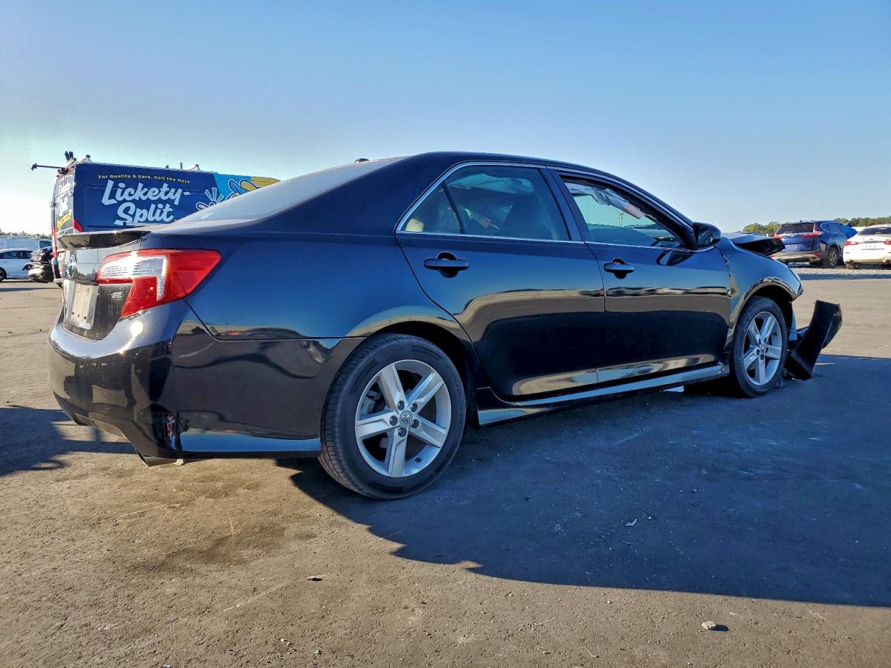 Toyota Camry Base Image 11