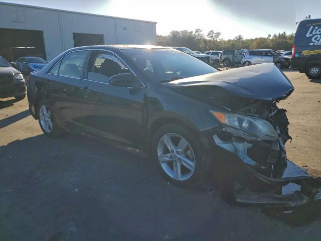 Toyota Camry Base Image 12