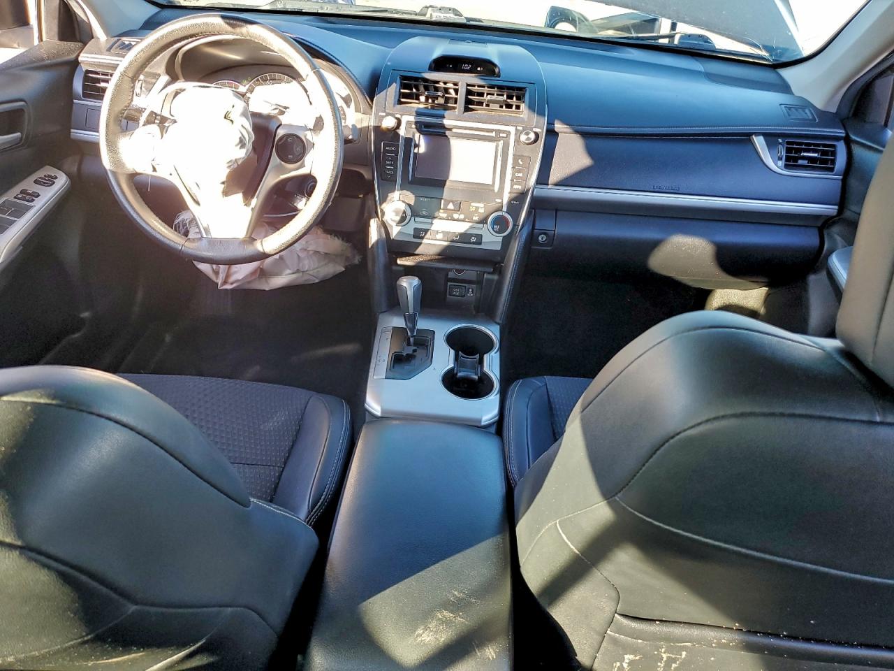 Toyota Camry Base Image 2