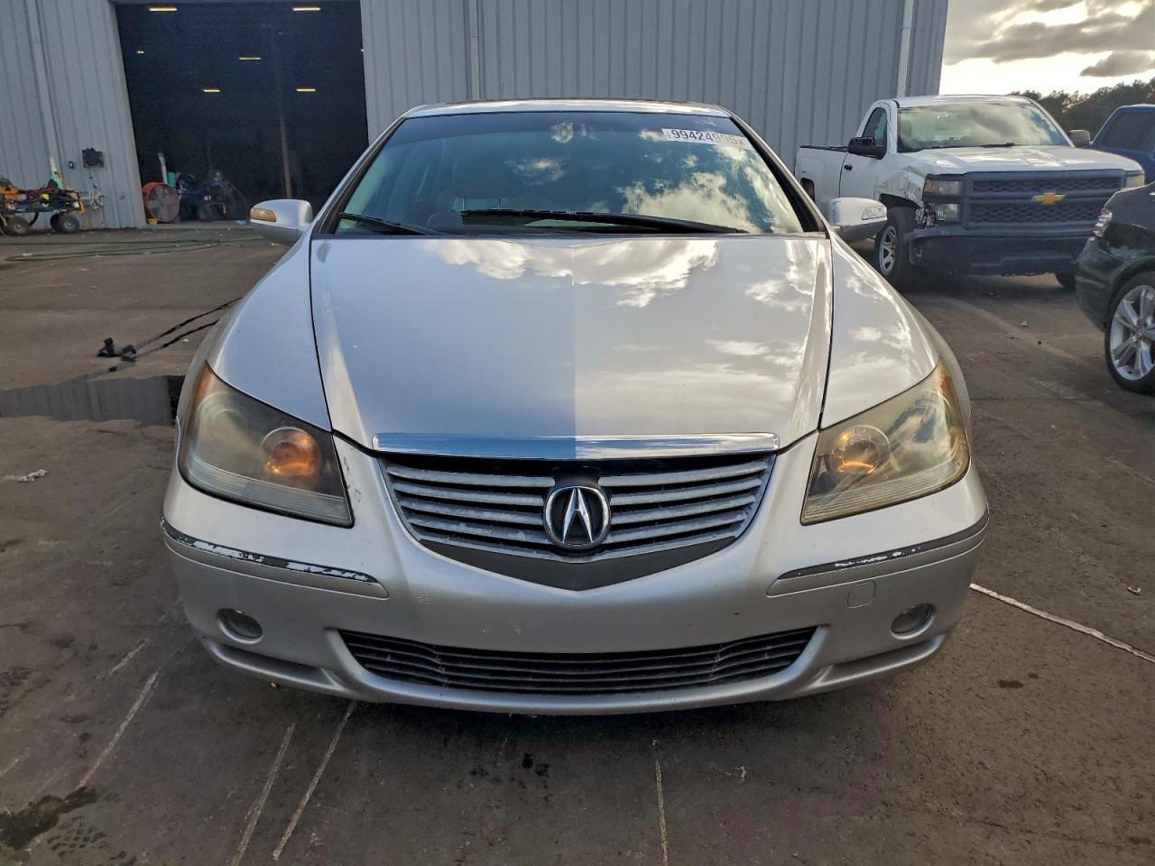 Acura RL Image 4