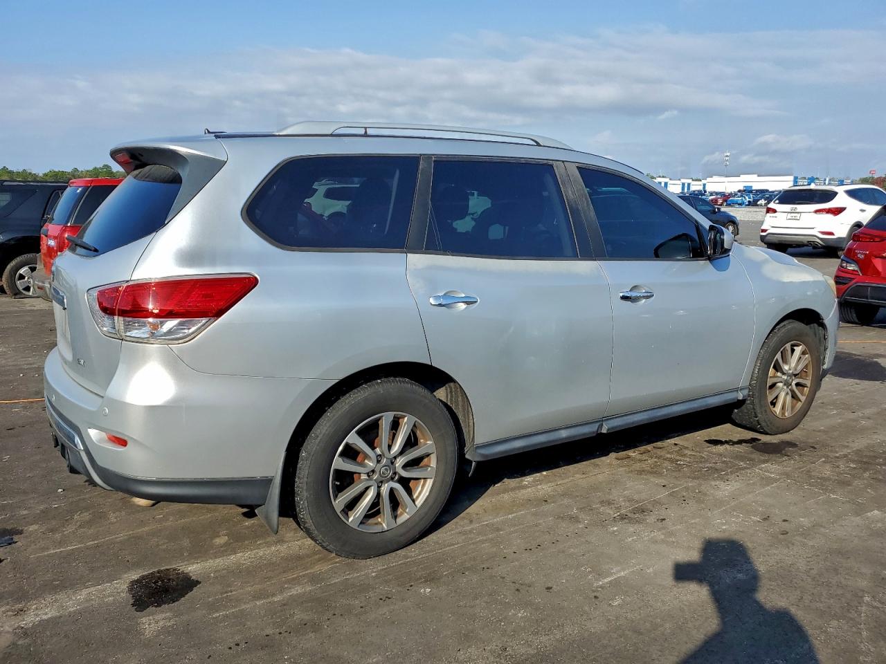 Nissan Pathfinder S Image 8