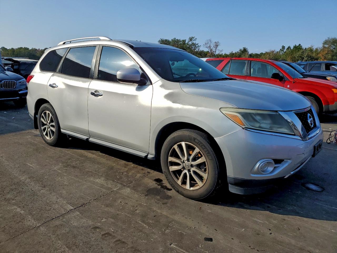 Nissan Pathfinder S Image 2