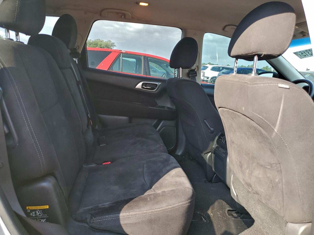 Nissan Pathfinder S Image 13