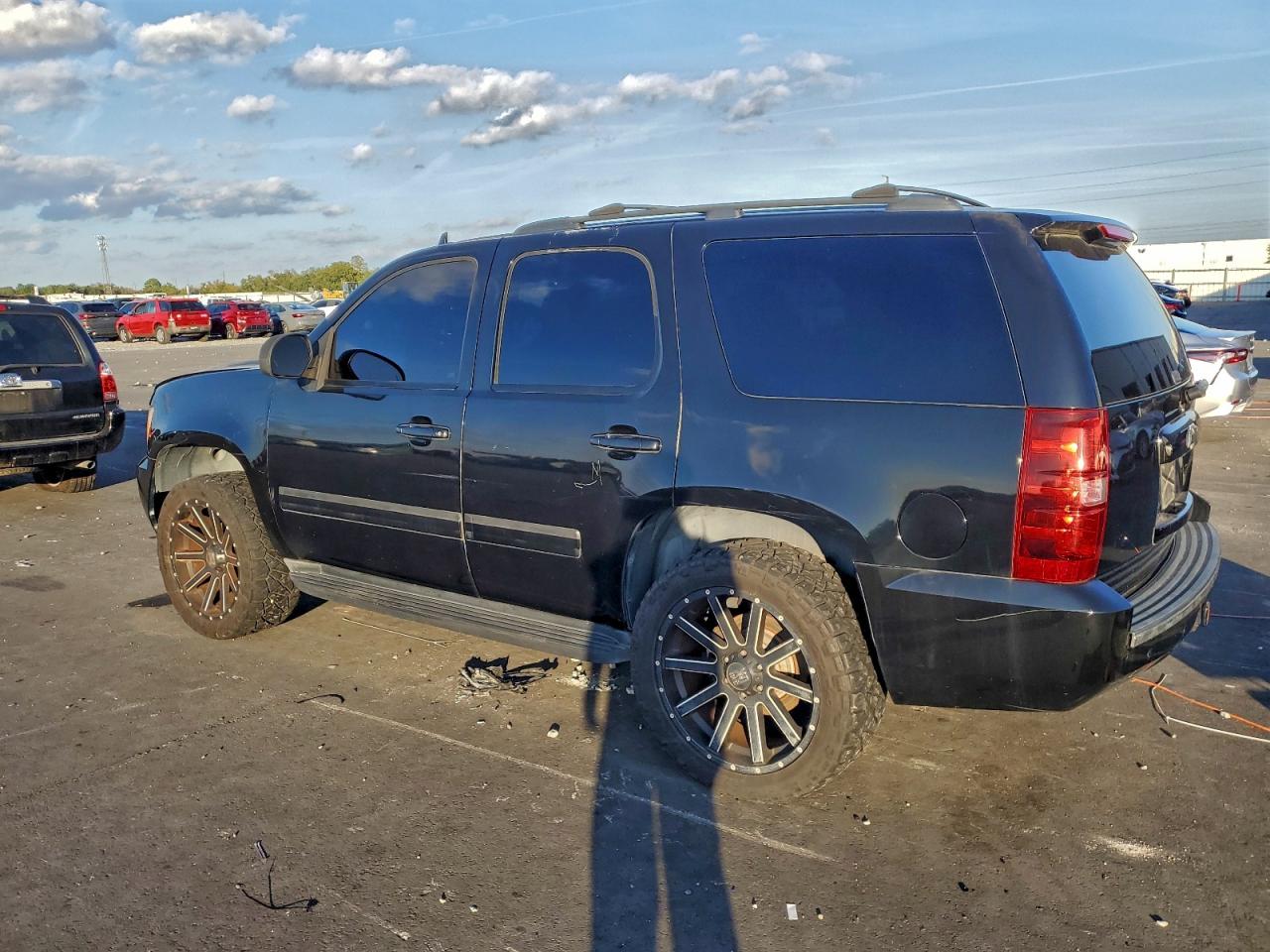 Chevrolet Tahoe C1500 Ltz Image 5