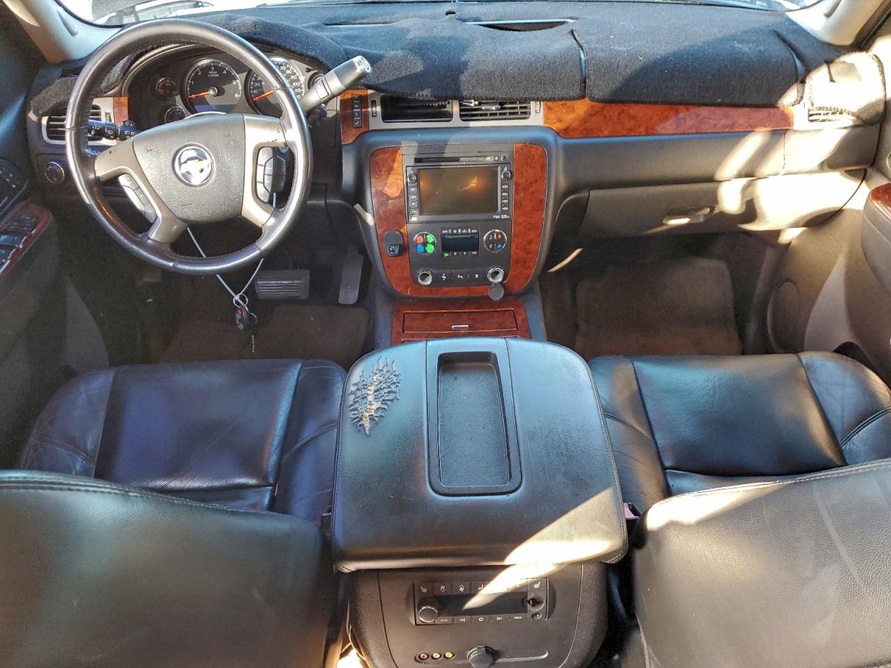 Chevrolet Tahoe C1500 Ltz Image 2