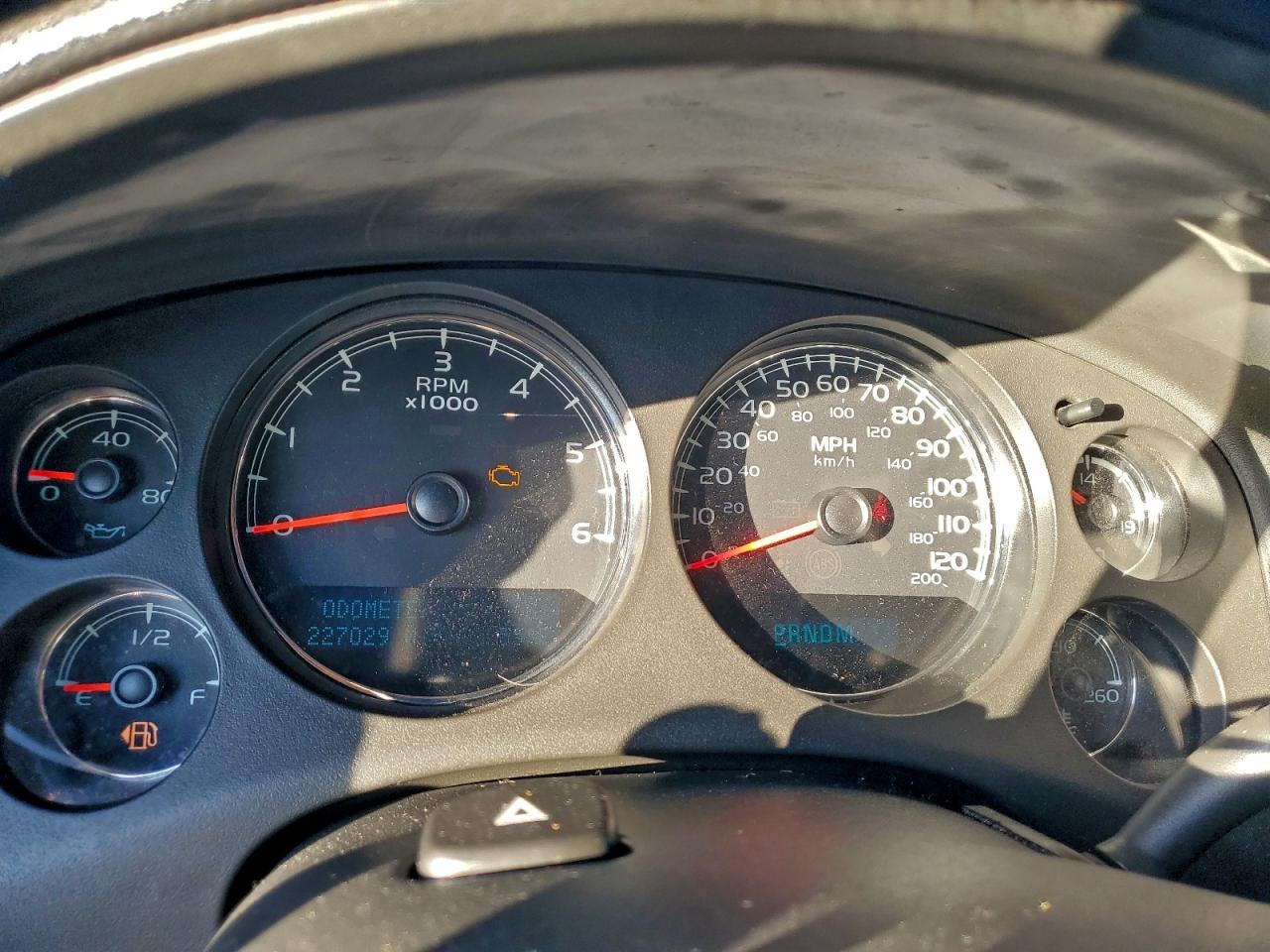 Chevrolet Tahoe C1500 Ltz Image 4